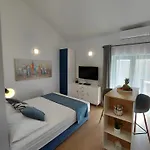 Lunaris Apartment *