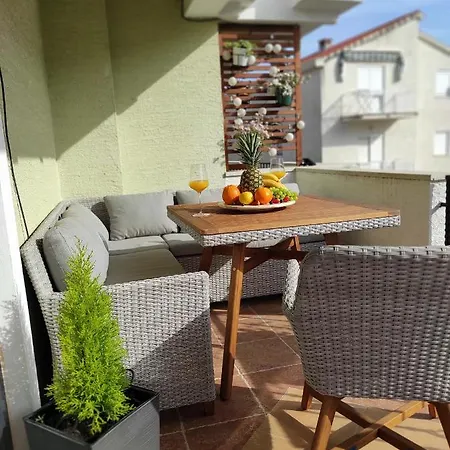 Lunaris Apartment *