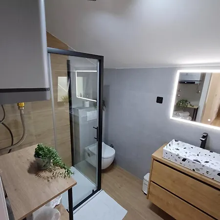 Lunaris Apartment *